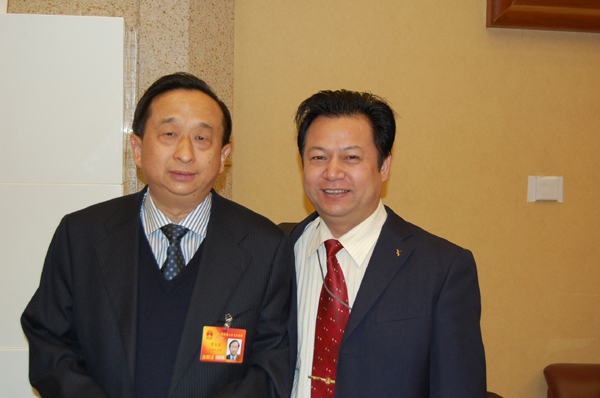 与国家电网费圣英合影