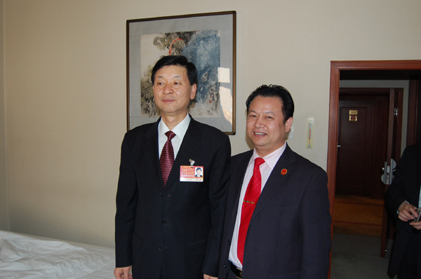 与江苏省副省长张卫国合影