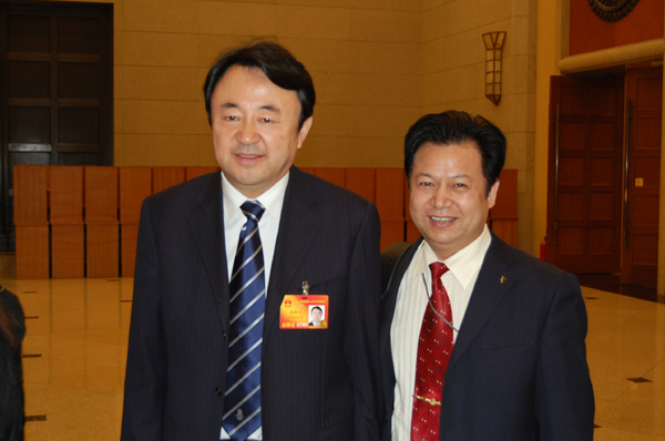 与江苏省组织部长杨新力合影